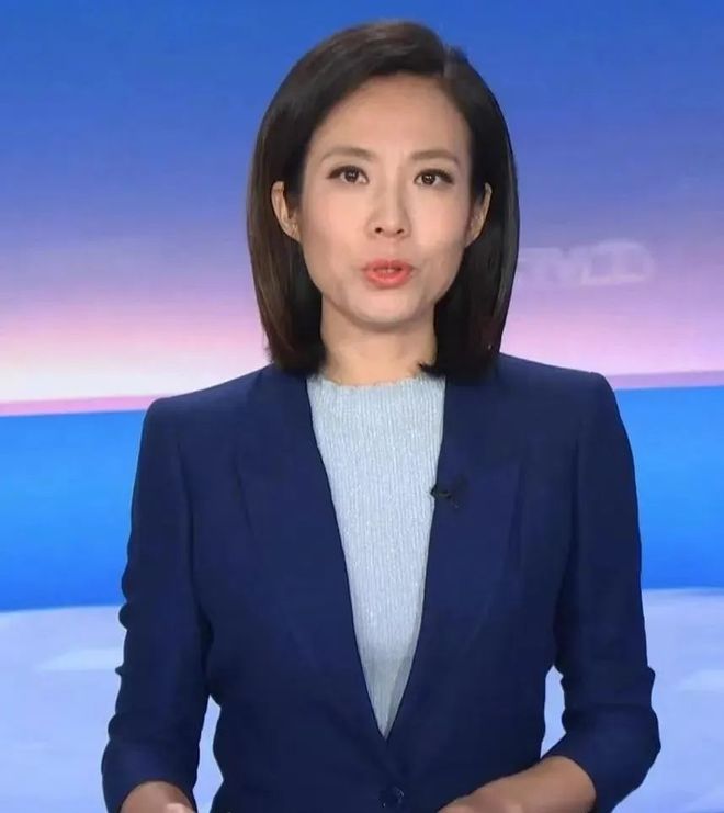 央视主持人秦方 主持人生涯经历_cctv晚间新闻档目女主持人姓名_央视主持人紫凝 主持风格特点