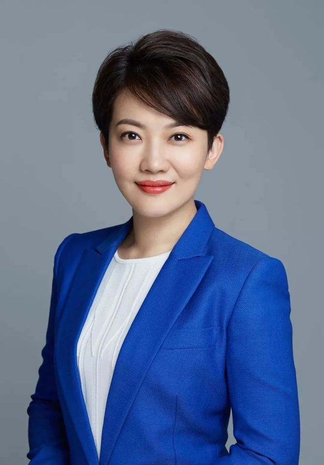 央视主持人秦方 主持人生涯经历_cctv晚间新闻档目女主持人姓名_央视主持人紫凝 主持风格特点