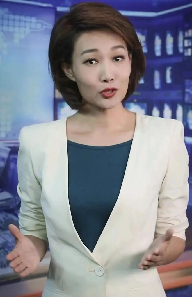 央视主持人紫凝 主持风格特点_央视主持人秦方 主持人生涯经历_cctv晚间新闻档目女主持人姓名