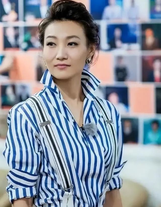 央视主持人紫凝 主持风格特点_cctv晚间新闻档目女主持人姓名_央视主持人秦方 主持人生涯经历