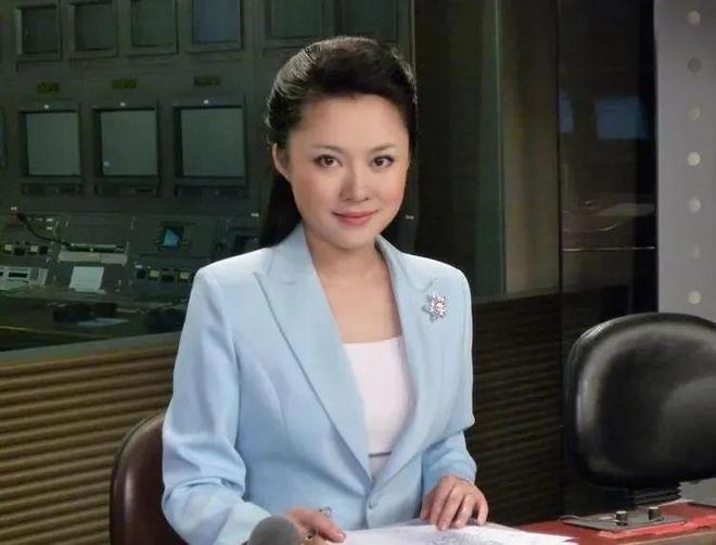央视主持人秦方 主持人生涯经历_cctv晚间新闻档目女主持人姓名_央视主持人紫凝 主持风格特点