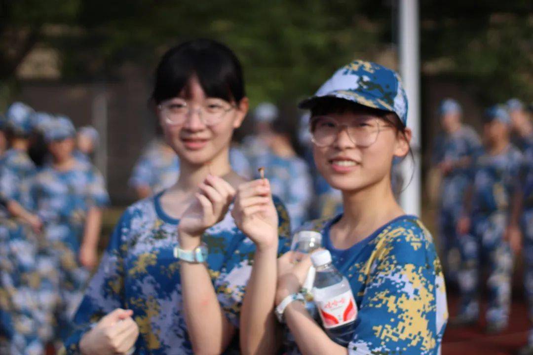 【军训优秀通讯稿选登】我们是一群追光者，向着梦想前行