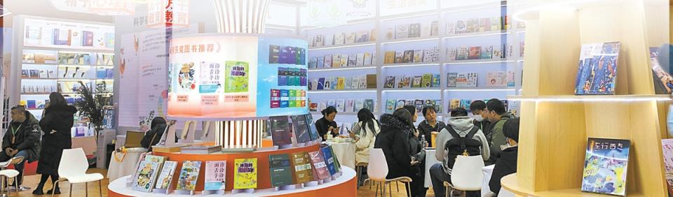 轻阅读出版趋势_全民阅读活动周_社交网络对阅读的影响