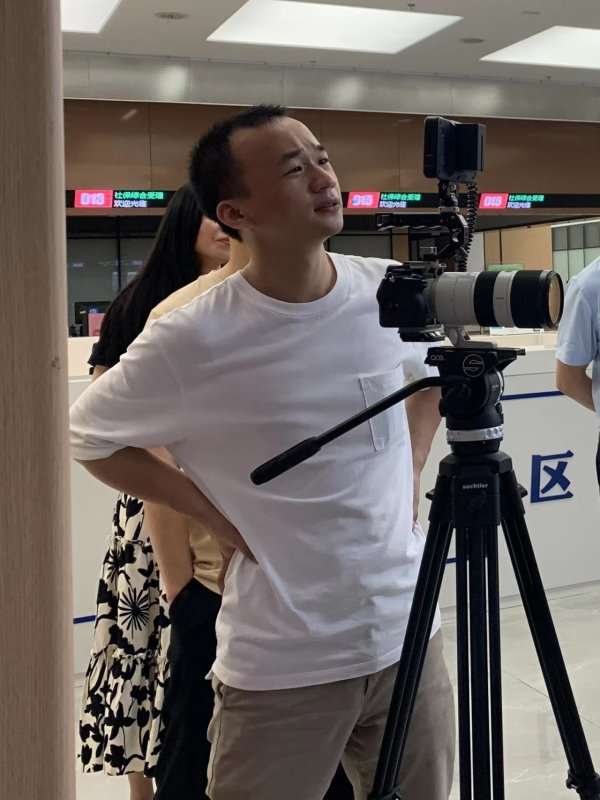 中国记者节 新闻工作者 心愿 心语_新闻记者 记录时代之声 传播社会百态_新闻记者是无冕之王