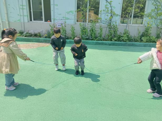 幼儿园民间游戏教案_民间游戏与童蒙养正教育融合_大班民间游戏专题