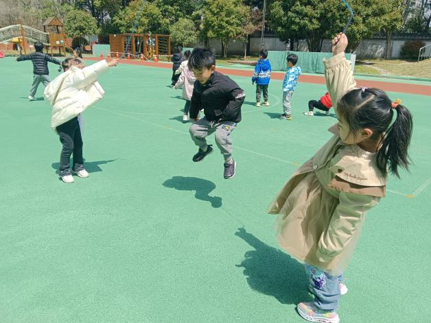 大班民间游戏专题_幼儿园民间游戏教案_民间游戏与童蒙养正教育融合