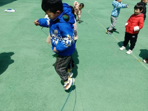 幼儿园民间游戏教案_民间游戏与童蒙养正教育融合_大班民间游戏专题
