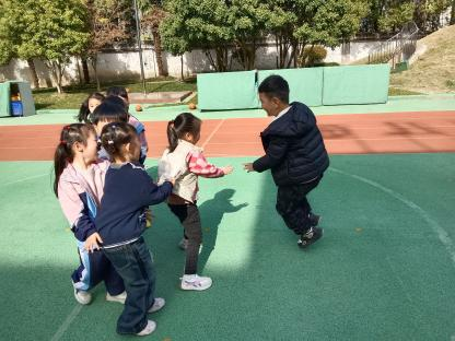 大班民间游戏专题_民间游戏与童蒙养正教育融合_幼儿园民间游戏教案