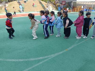 民间游戏与童蒙养正教育融合_幼儿园民间游戏教案_大班民间游戏专题