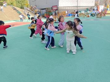 幼儿园民间游戏教案_大班民间游戏专题_民间游戏与童蒙养正教育融合
