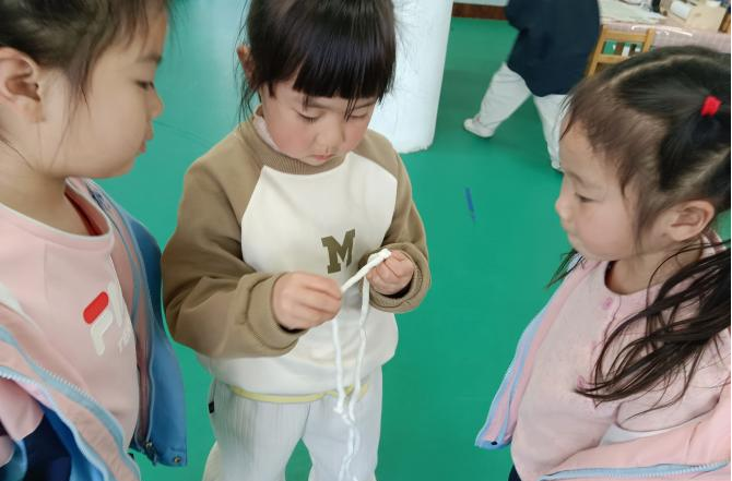 幼儿园民间游戏教案_民间游戏与童蒙养正教育融合_大班民间游戏专题