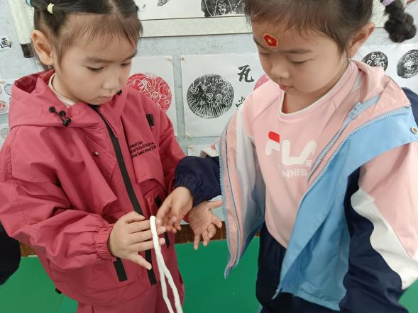 大班民间游戏专题_民间游戏与童蒙养正教育融合_幼儿园民间游戏教案