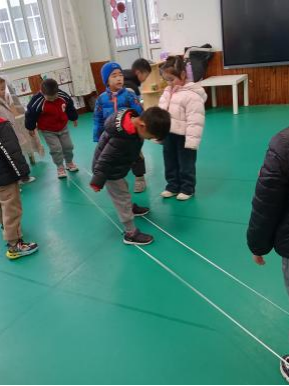 幼儿园民间游戏教案_民间游戏与童蒙养正教育融合_大班民间游戏专题