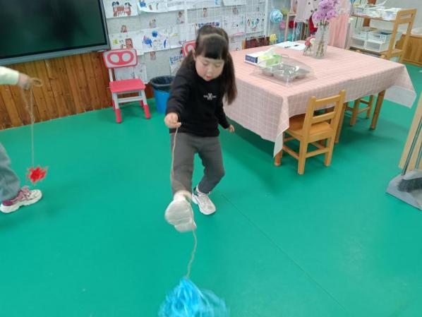 幼儿园民间游戏教案_大班民间游戏专题_民间游戏与童蒙养正教育融合