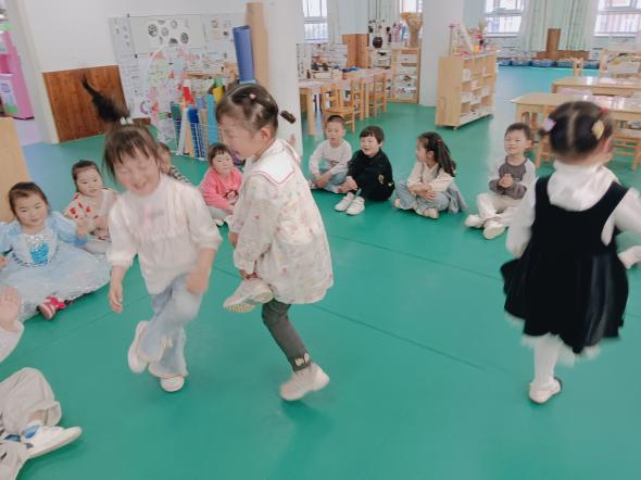 民间游戏与童蒙养正教育融合_幼儿园民间游戏教案_大班民间游戏专题