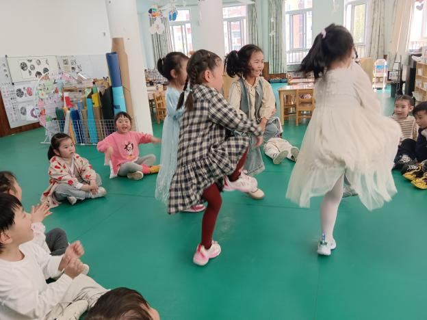 民间游戏与童蒙养正教育融合_幼儿园民间游戏教案_大班民间游戏专题