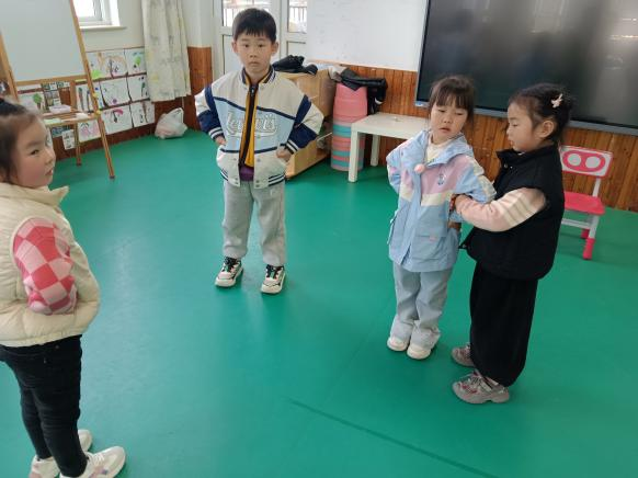 幼儿园民间游戏教案_民间游戏与童蒙养正教育融合_大班民间游戏专题