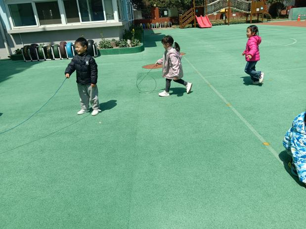 民间游戏与童蒙养正教育融合_幼儿园民间游戏教案_大班民间游戏专题