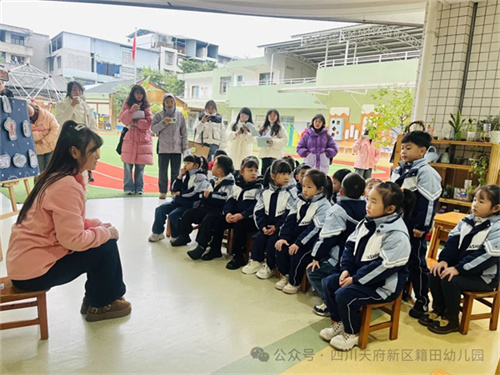 幼儿表演游戏实施策略_幼儿园游戏专题总结_聚焦幼儿表演游戏主题选择与实施