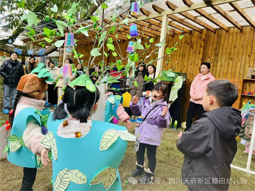 幼儿园游戏专题总结_幼儿表演游戏实施策略_聚焦幼儿表演游戏主题选择与实施